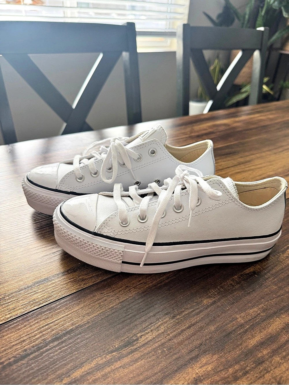 Converse Chuck Taylor All Star Lift Platform Leather Low Top Platform Sneakers